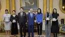 Medali kehormatannya diberikan langsung kepada keempat member BLACKPINK oleh Raja Charles di hadapan Presiden Korea Selatan Yoon Suk Yeol. [Foto: Instagram/jessicamagazinehk]