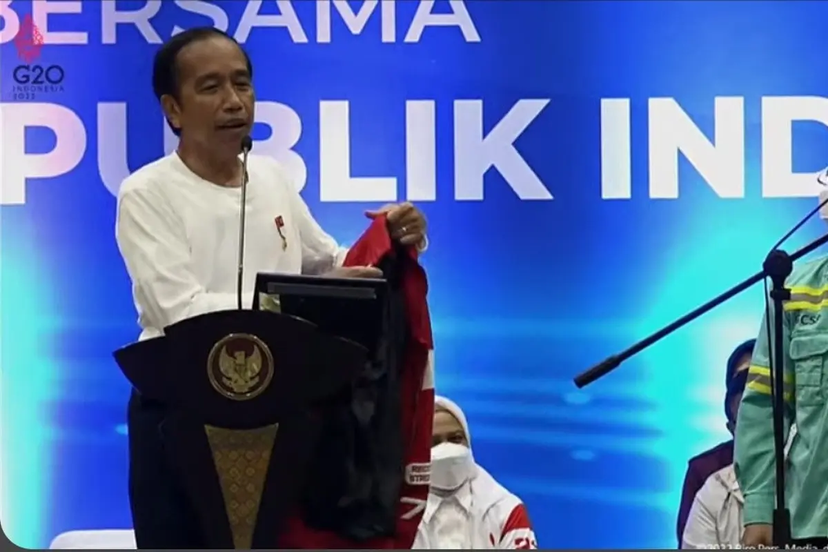 Presiden Joko Widodo (Jokowi) bersilaturahmi dengan sejumlah karyawan PT Freeport Indonesia di Kabupaten Mimika, Rabu (31/8/2022).
