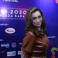 Reza Artamevia saat hadir dalam jumpa pers konser musik bertajuk Festival Berdendang Bergoyang 2020 di kawasan Kebayoran Baru, Jakarta Selatan, Kamis (9/1/2020).  (Daniel Kampua/Fimela.com)