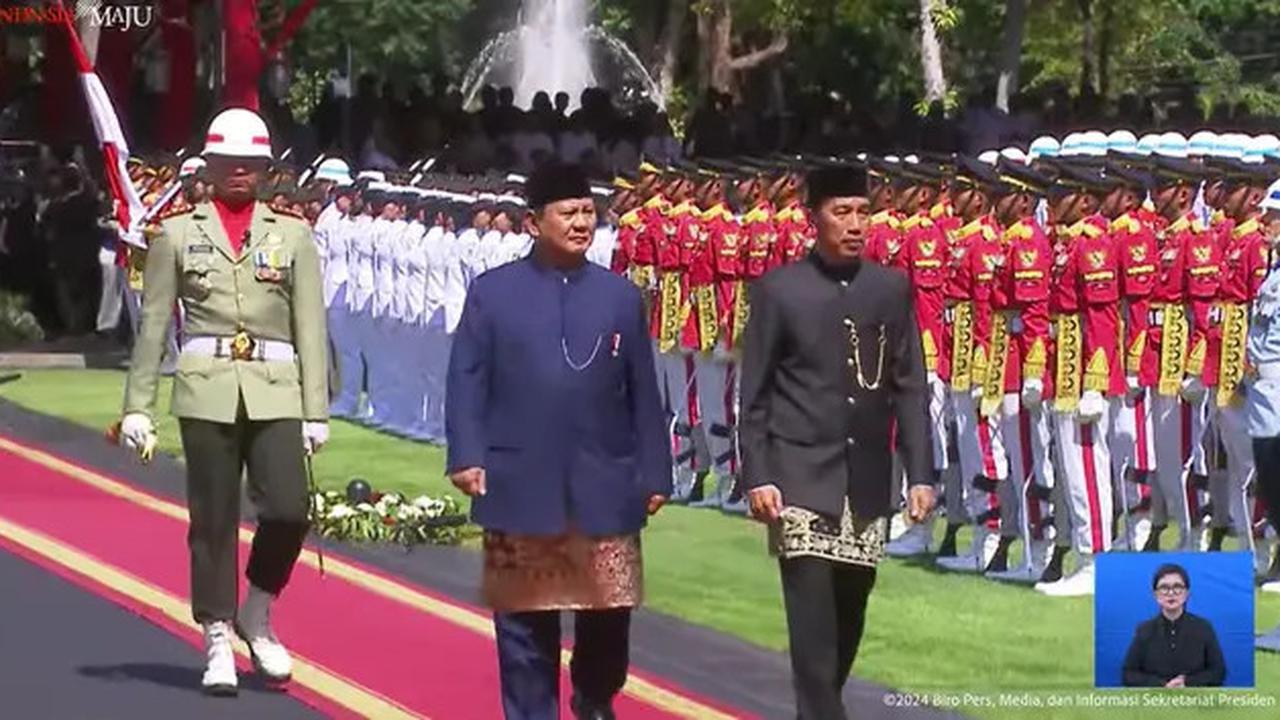 Naik Mobil Maung Garuda, Jokowi Sapa Masyarakat Menuju Bandara Halim