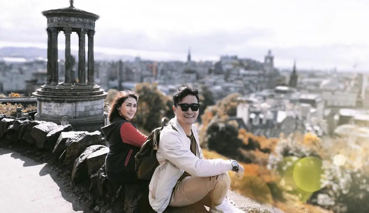 Akibat kejadian tersebut, Fenita Arie belum diperbolehkan mengenakan celana waktu dekat ini. Dokter menyarankan untuk dilakukan operasi untuk penyembuhan penyakitnya. (Instagram/ariekuntung)