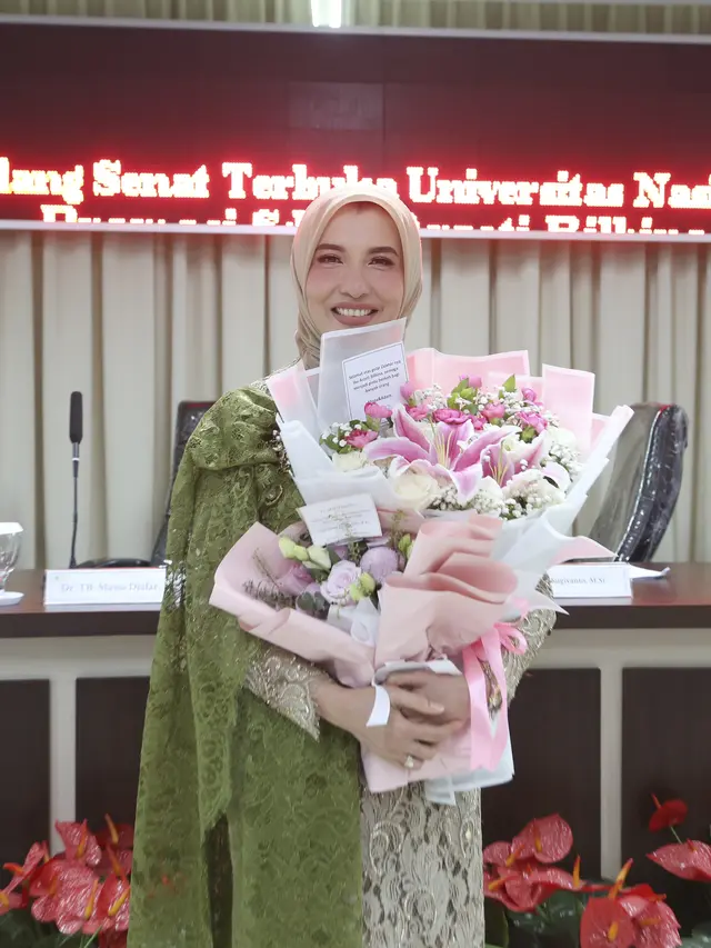 Arzeti Bilbina dinyatakan lulus dalam Sidang Ujian Terbuka (Public Exam) Promosi Doktor Ilmu Politik, Universitas Nasional (UNAS)