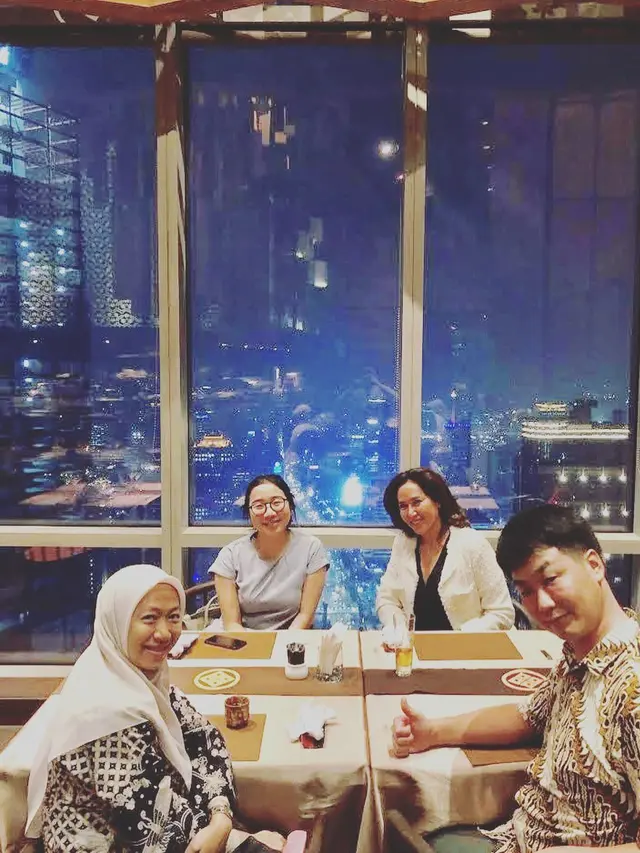 Potret Kartika Soekarno Pulang Kampung ke Indonesia (sumber: instagram/kartikasoekarnofoundation)