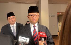 Menteri Luar Negeri Republik Indonesia (Menlu RI) Sugiono memberikan keterangan kepada awak media usai hadir dalam pertemuan DK PBB yang berlangsung di Markas Besar PBB di New York, Amerika Serikat (AS), pada Rabu (18/2/2026). (Dok. Liputan6.com/Teddy Tri Setio Berti)