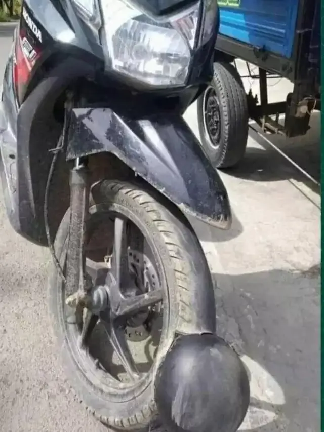 7 Potret Pemandangan Nyeleneh yang Ditemukan di Bengkel Ini Absurd Banget