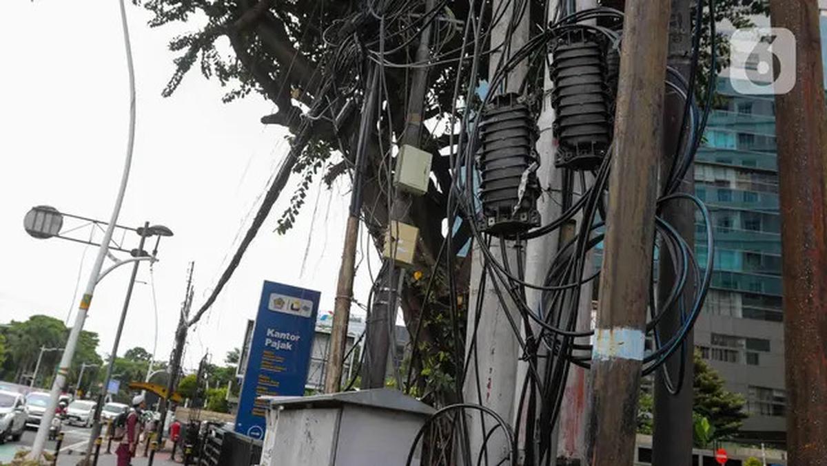 Potret Semrawutnya Kabel Utilitas di Jakarta