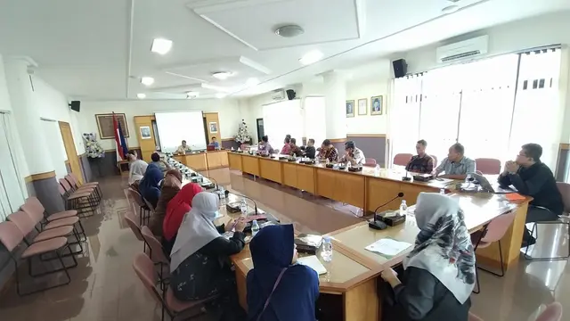 Rapat Pimpinan Mendesak terkait Kewaspadaan dan Pencegahan Penyebaran Infeksi Covid-19 di Lingkungan Universitas Muhammadiyah Purwokerto. (Foto: Liputan6.com/UMP/Galoeh Widura)
