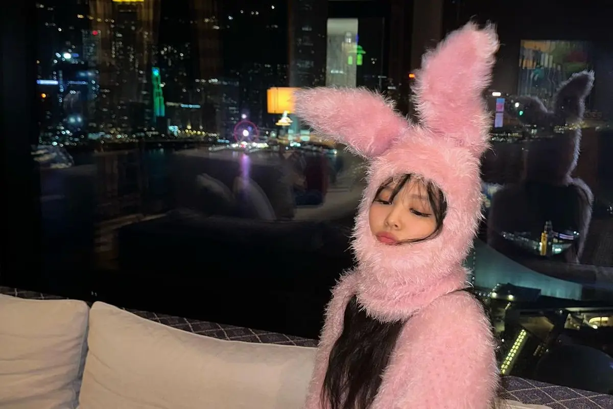 Gaya Jennie BLACKPINK Jadi Kelinci dengan Topeng Rp7,5Jutaan di Momen Selebrasi Ulang Tahun