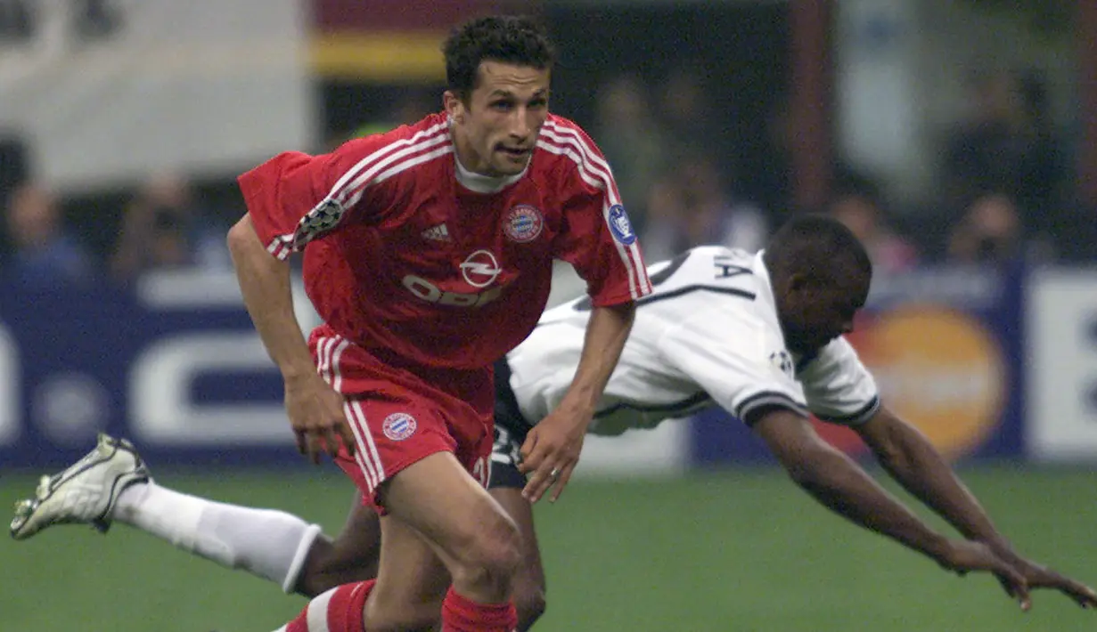 Hasan Salihamidzic. Sayap kanan Bosnia yang kini berusia 45 tahun dan telah pensiun pada Juli 2012 bersama VfL Wolfsburg dan kini menjabat sebagai Direktur Olahraga Bayern Munchen ini pernah menjuarai liga top Eropa bersama Bayern Munchen di Liga Jerman. Ia meraihnya sebanyak 6 kali yaitu di musim 1998/1999 hingga 2000/2001, 2002/2003, 2004/2005 dan 2005/2006. Ia juga pernah merumput di Liga Italia bersama Juventus selama 4 musim mulai 2007/2008 hingga 2010/2011, namun semuanya gagal berujung gelar usai direbut Inter Milan (2007/2008 hingga 2009/2010) dan AC Milan (2010/2011). (AFP/Gabriel Bouys)