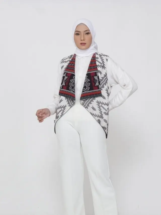 7 Model Cardigan dengan Outer Batik yang Elegan dan Stylish