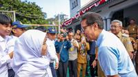 Menkes Budi saat kick off CKG Sekolah di SMPN 5 Kota Bandung, Jawa Barat. (Dok Kemenkes RI)