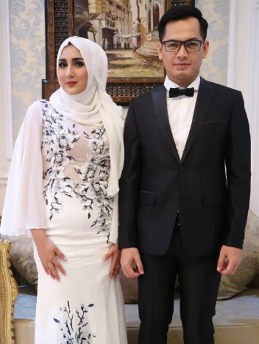 Pengadilan Agama Tigaraksa memutusakan rumah tangga Tommy Kurniawan dan Tania Nadira pada Rabu (29/3). Tidak perlu proses lama pasangan ini menjalani sidang. Hanya cukup menjalani dua kali sidang keduanya resmi cerai. (Instagram/tommykurniawann)