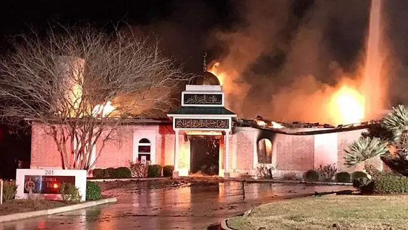 Trump Larang 7 Negara Muslim Masuk AS, Masjid di Texas Terbakar