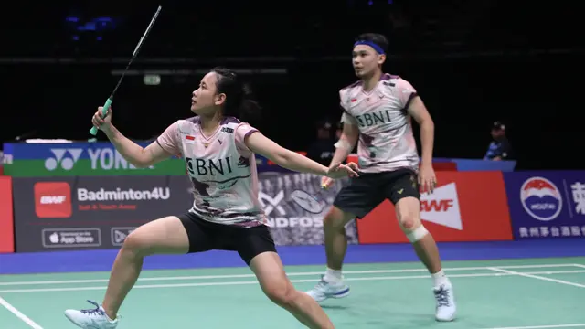 Ganda campuran Indonesia, Rinov Rivaldy/Pitha Haningtyas Mentari, berhasil lolos ke babak kedua Kejuaraan Dunia 2023.