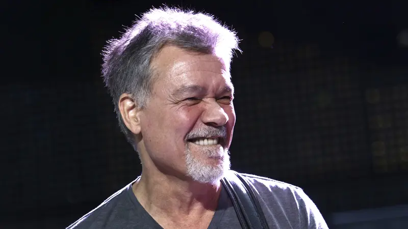 Eddie Van Halen tampil di panggung pada 13 Agustus 2015 di New York ( Greg Allen/Invision/AP, File)
