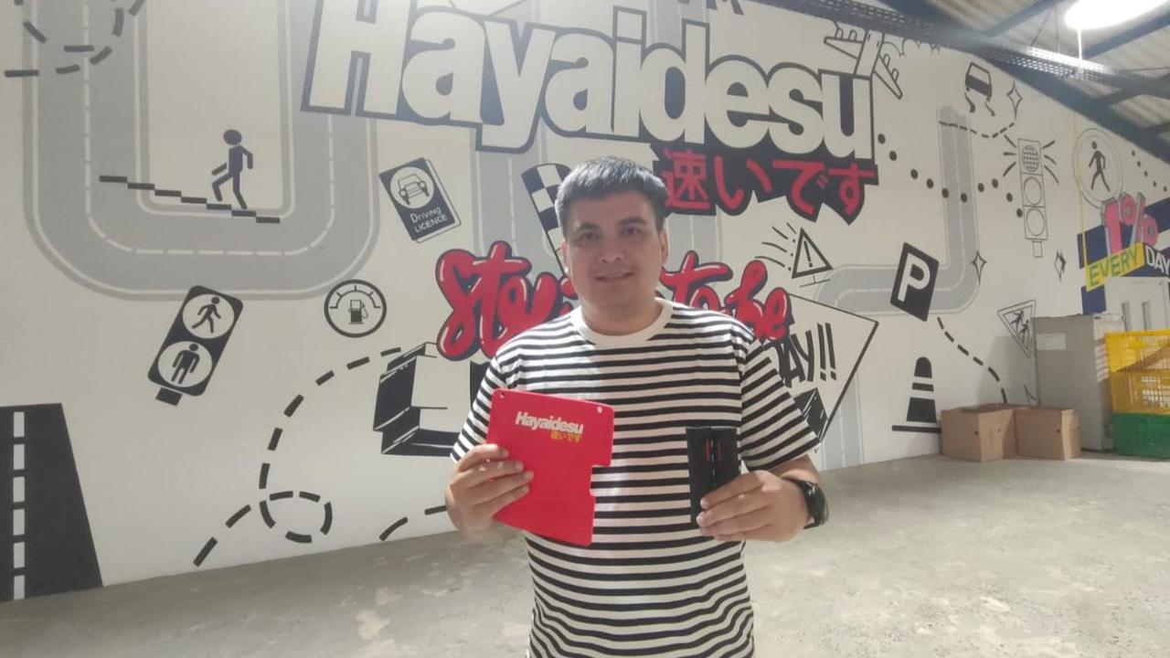 Pabrik Hayaidesu di Cikupa berdiri di lahan 5.000 meter persegi. Volume produksinya baru 25% dari kapasitas. Maka itu, Wariga selalu menambah mesin baru setiap tahun untuk menjaga pertumbuhan pasar Hayaidesu baik di pasar domestik maupun ekspor.