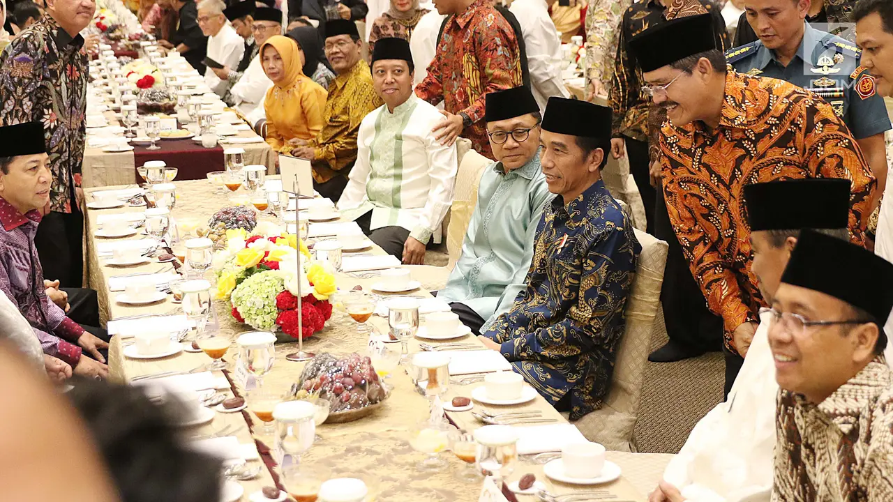 Jokowi Buka Bersama dengan Anggota DPD di Rumah Oesman Sapta