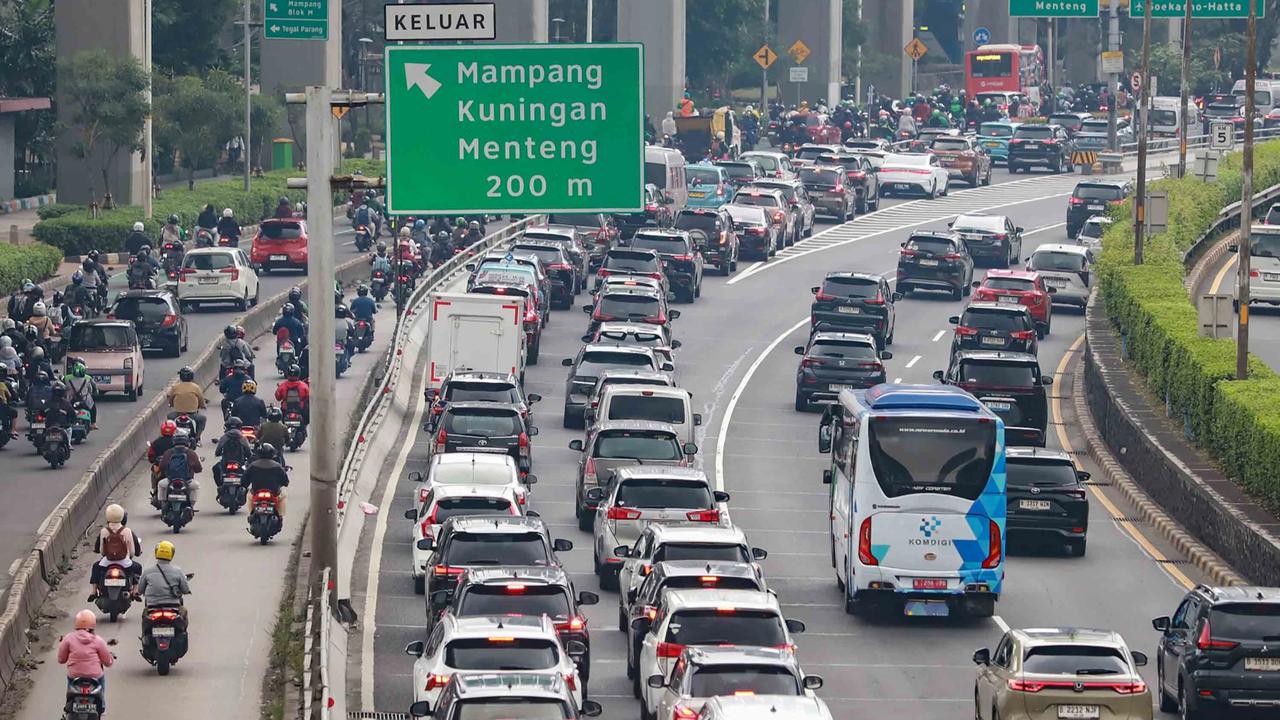 FOTO: Jakarta Kembali Macet di Hari Pertama Kerja dan Sekolah 2026