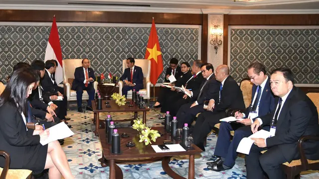 Presiden Jokowi Bertemu PM Vietnam