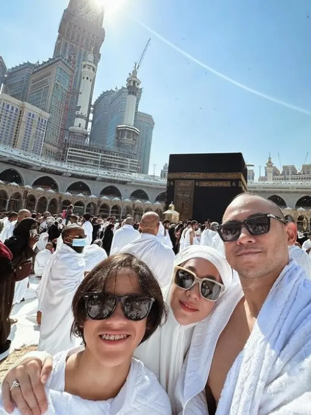 Potret Tiko Aryawardhana, Noah Sinclair, dan BCL (Sumber: Instagram/itsmebcl)