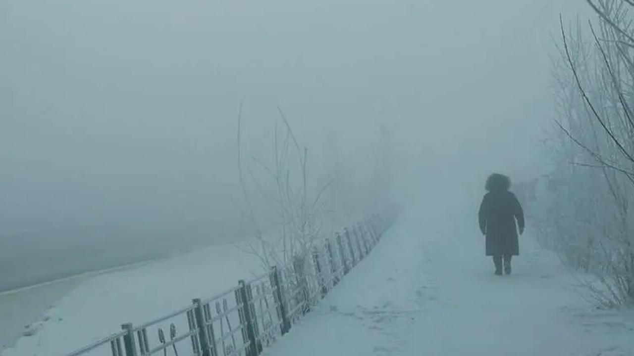 Negara bagian Sakha atau dikenal sebagai Yakutia di bagian timur laut Siberia ini mengalami penurunan suhu yang sangat ekstrem yakni di bawah minus 58 derajat Celcius.
