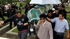 Keranda jenazah Bob Sadino saat tiba di TPU Jeruk Purut, Jakarta, Selasa (20/1/2015). (Liputan6.com/Miftahul Hayat)