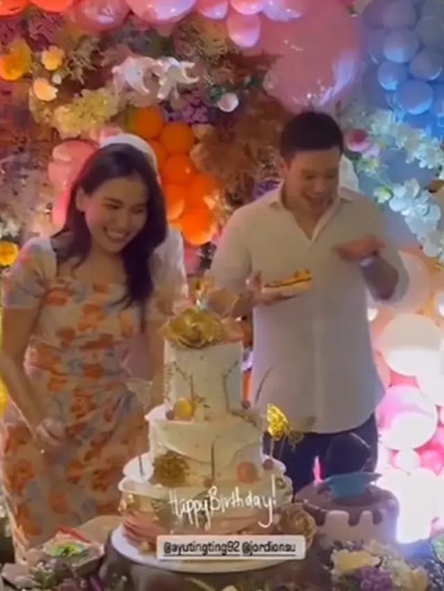 6 Momen Ayu Ting Ting Rayakan Ulang Tahun Bareng Jordi Onsu, Diisukan Dekat