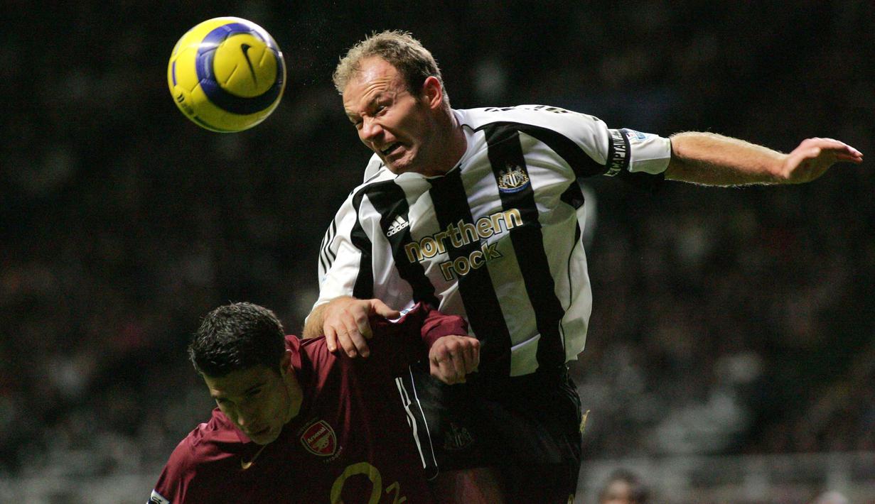 Alan Shearer menjadi striker sekaligus kapten dari tahun 1998 hingga 2006 dengan mengemas 160 gol dalam 441 pertandingan selama kariernya. Karena itu, ia akan selalu menjadi pemain tebraik Liga Inggris sepanjang masa. (Foto: AFP/Martyn Harrison)