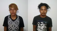 Dua pemuda terduga penyalahgunaan narkoba di Kabupaten Bone, Sulsel, memotong rambutnya mirip dengan sang idola, Andika Kangen Band. (Liputan6.com/Eka Hakim)