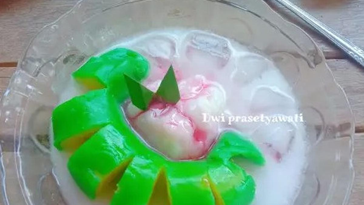 Es Pisang Ijo 3 Rasa, Hidangan Takjil untuk Buka Puasa Bersama