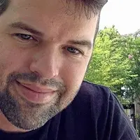 Hal yang dilakukan Matt Stone memang tidak biasa, namun ia telah berhasil membantu banyak pasangan mewujudkan mimpinya. (Foto: mirror.co.uk)