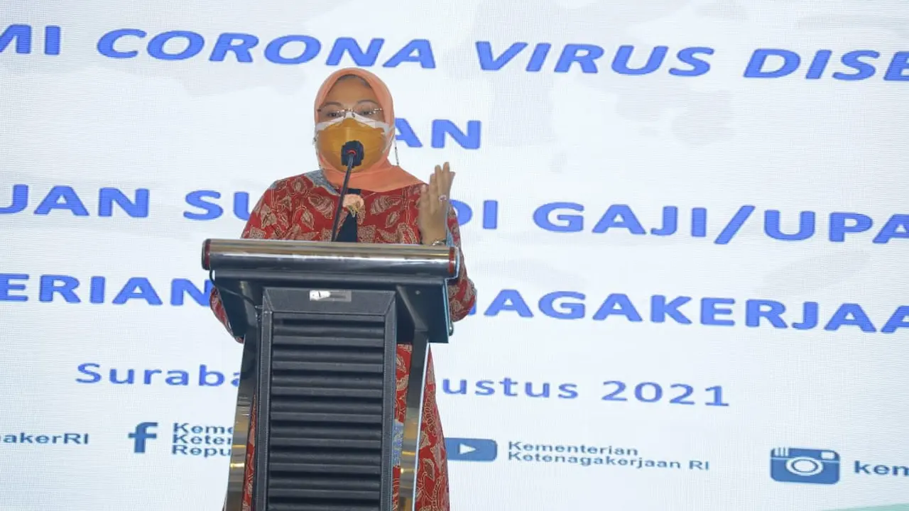 Menaker Ida dalam acara Sosialisasi Pedoman Pelaksanaan Hubungan Kerja Selama Pandemi COVID-19 dan BSU Tahun 2021 di Surabaya