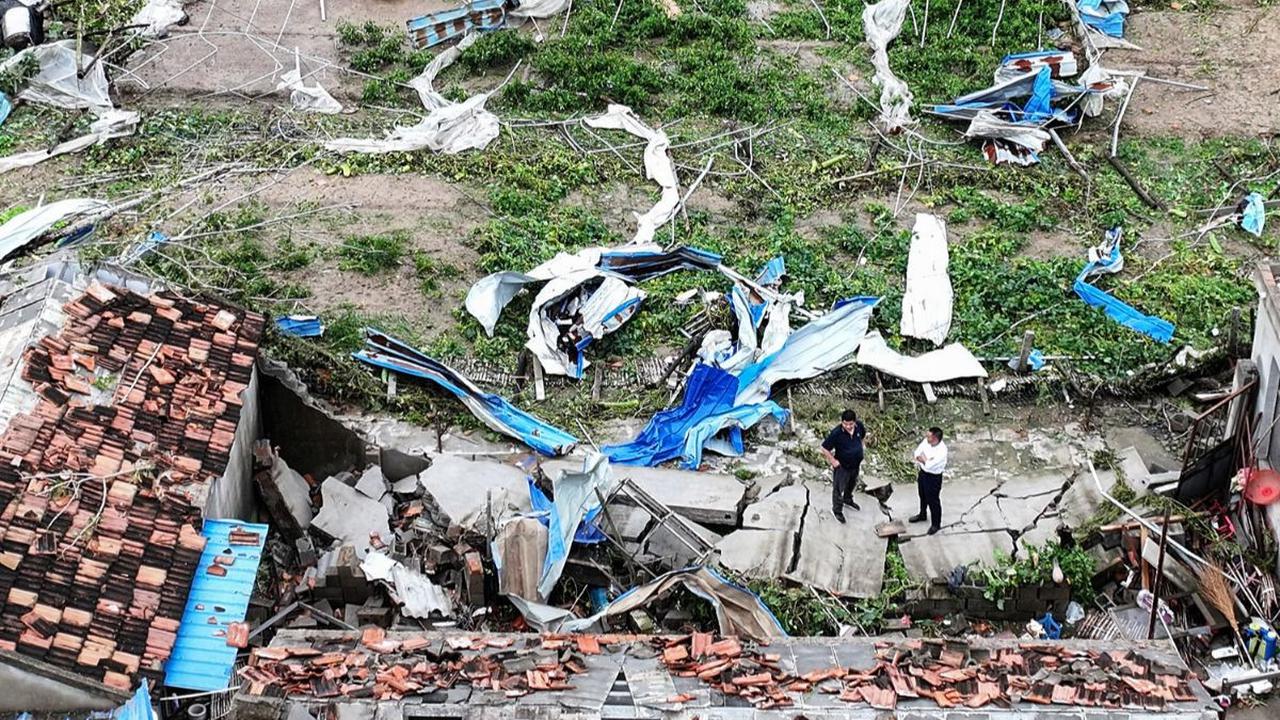 Dampak dari kerusakan akibat badai itu sangat parah sebanyak 1.646 rumah rusak dan berhektar-hektar lahan tanaman hancur.<br>