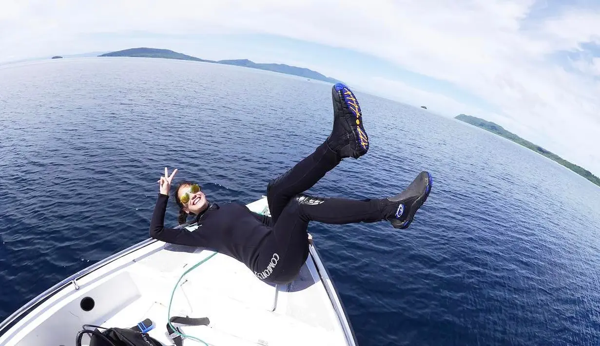 Kalau yang satu ini memang Pevita sporty banget dengan diving suitnya. Wanita berparas cantik ini memang hobi banget dengan olah raga yang tidak biasa. (Instagram/pevpearce)