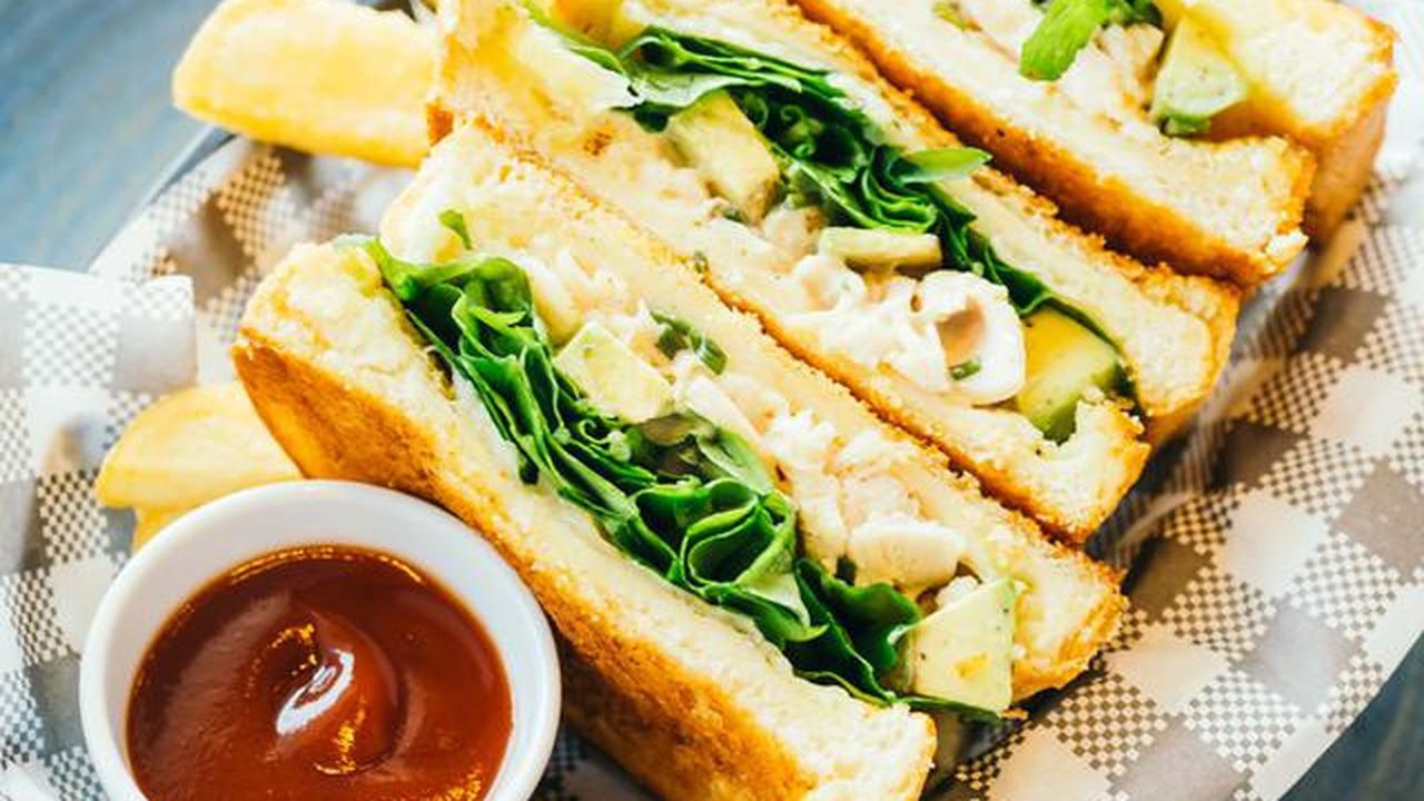 Olahan Tomago Sando sangat cocok dimakan sebagai menu sarapan.