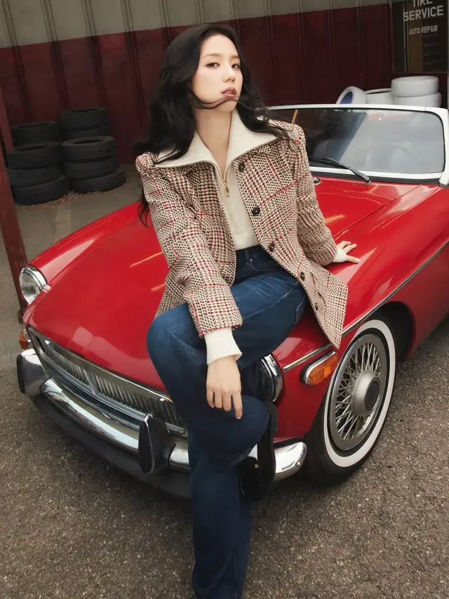 Jisoo BLACKPINK Tampil Preppy Elegan dalam Pemotretan Terbaru Bersama Tommy Hilfiger