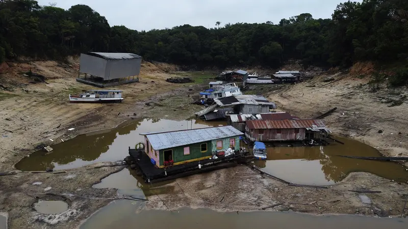 Di Amazon Brasil, Sungai-sungai Turun ke Level Terendah Selama Musim Kemarau