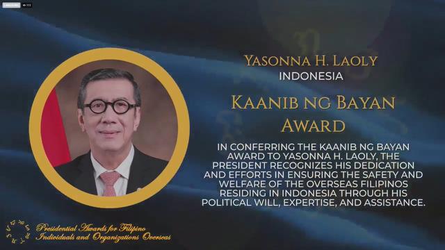 Menkumham Yasonna H Laoly menerima penghargaan Kaanib Ng Bayan Award atau Ally of Nation dari Presiden Filipina, Rodrigo Roa Duterte. (Foto: Istimewa)