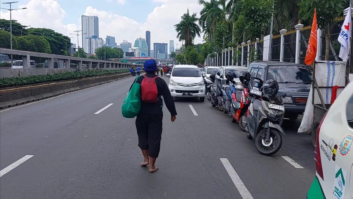 Jeritan Hati Warga Baduy di Demo DPR: Rakyat Kekurangan, Kami Butuh Makan!