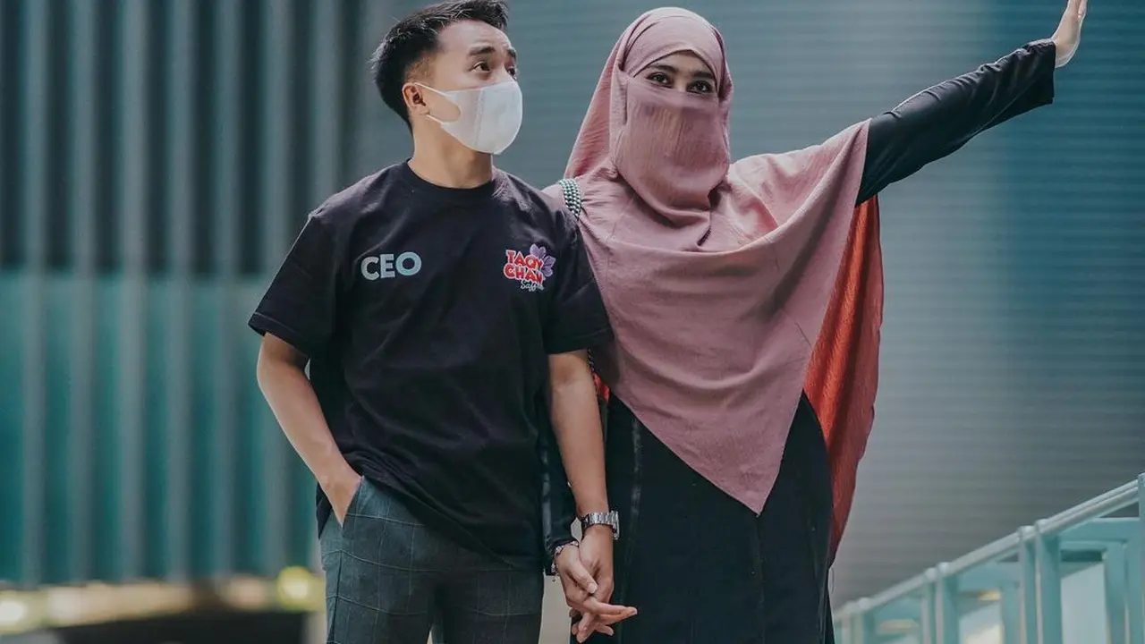 Tersebar Foto Tanpa Hijab, Ini 6 Potret Serell Thalib Istri Taqy Malik Pakai Cadar