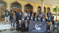 Para anggota komunitas masjid Garut, Jawa Barat, setelah melakukan aksi bersih masjid di Kecamatan Cikelet, Garut (Liputan6.com/Jayadi Supriadin)