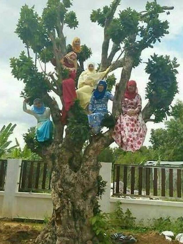 Bikin Tepuk Jidat, 6 Kelakuan Emak-Emak Kalau Lagi di Rumah