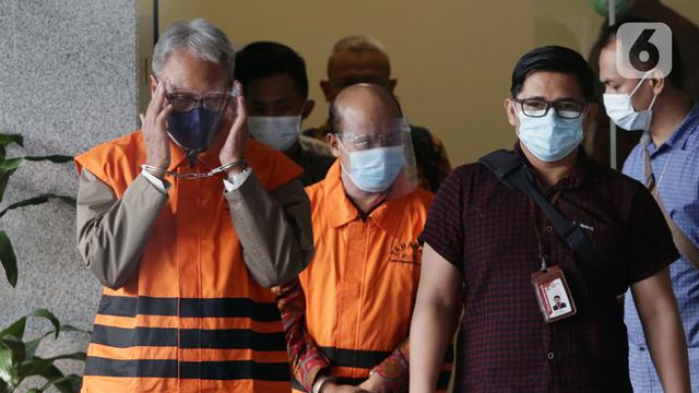 FOTO: KPK Tahan Dua Tersangka Kasus E-KTP