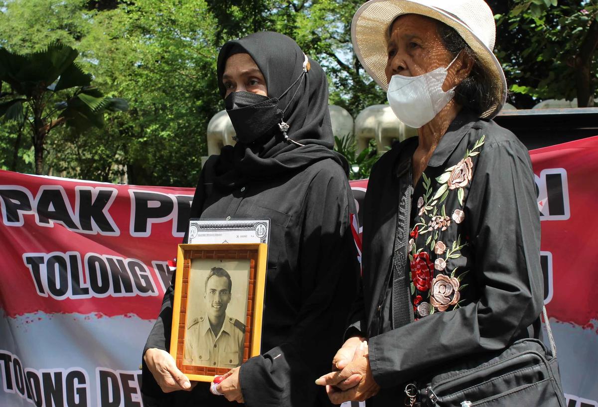 FOTO:  Aksi Putra-Putri Pejuang 45 di Monas Soroti Pengosongan Rumah di Kompleks Berlan