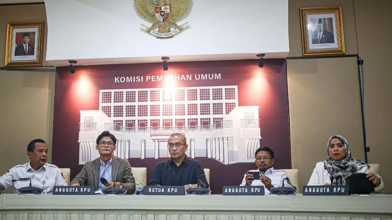 Hasyim mengatakan, ada dua pasangan calon mendaftar di hari pertama pendaftaran capres-cawapres pada Kamis (19/10) besok.<br>
