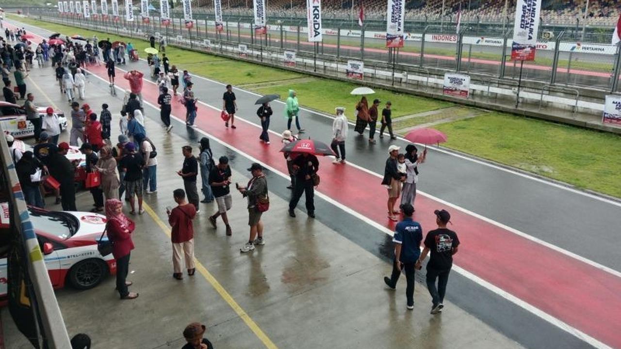 Race MFoS Mandalika Tetap Berlangsung Meski Hujan Deras Guyur Sirkuit