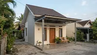 7 Desain Atap Pelindung Teras Rumah Kecil yang Hemat Biaya, Pilihan Sederhana yang Tetap Menarik