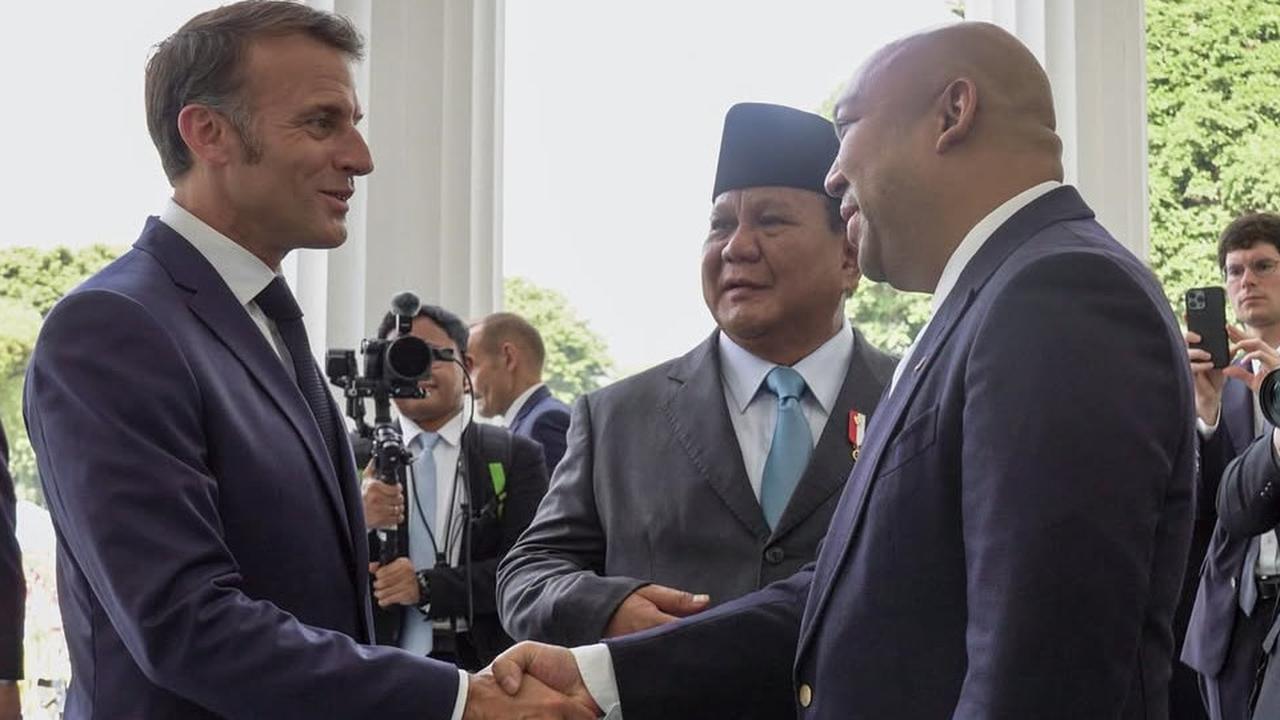 Momen Didit Nyaris Salah Kostum saat Hendak Temani Prabowo Antar Presiden Prancis, Langsung Ganti Kemeja di Mobil