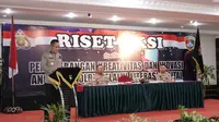 Puslitbang Polri menggelar riset aksi dengan tema “Pengembangan Kreativitas dan Inovasi Anggota Polri melalui Literasi Digital” di Yogyakarta pada Selasa (10/10). (Humas Polri)