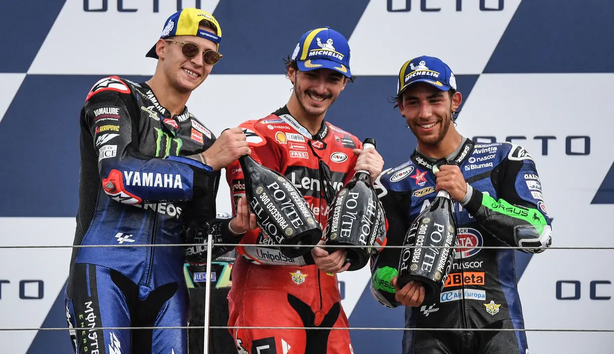 Balapan MotoGP San Marino 2021 dimenangkan oleh Francesco Bagnaia dari tim Lenovo Ducati dan disusul oleh sang pemuncak klasemen sementara, Fabio Quartararo dari tim Monster Yamaha. (AFP/Andreas Solaro)